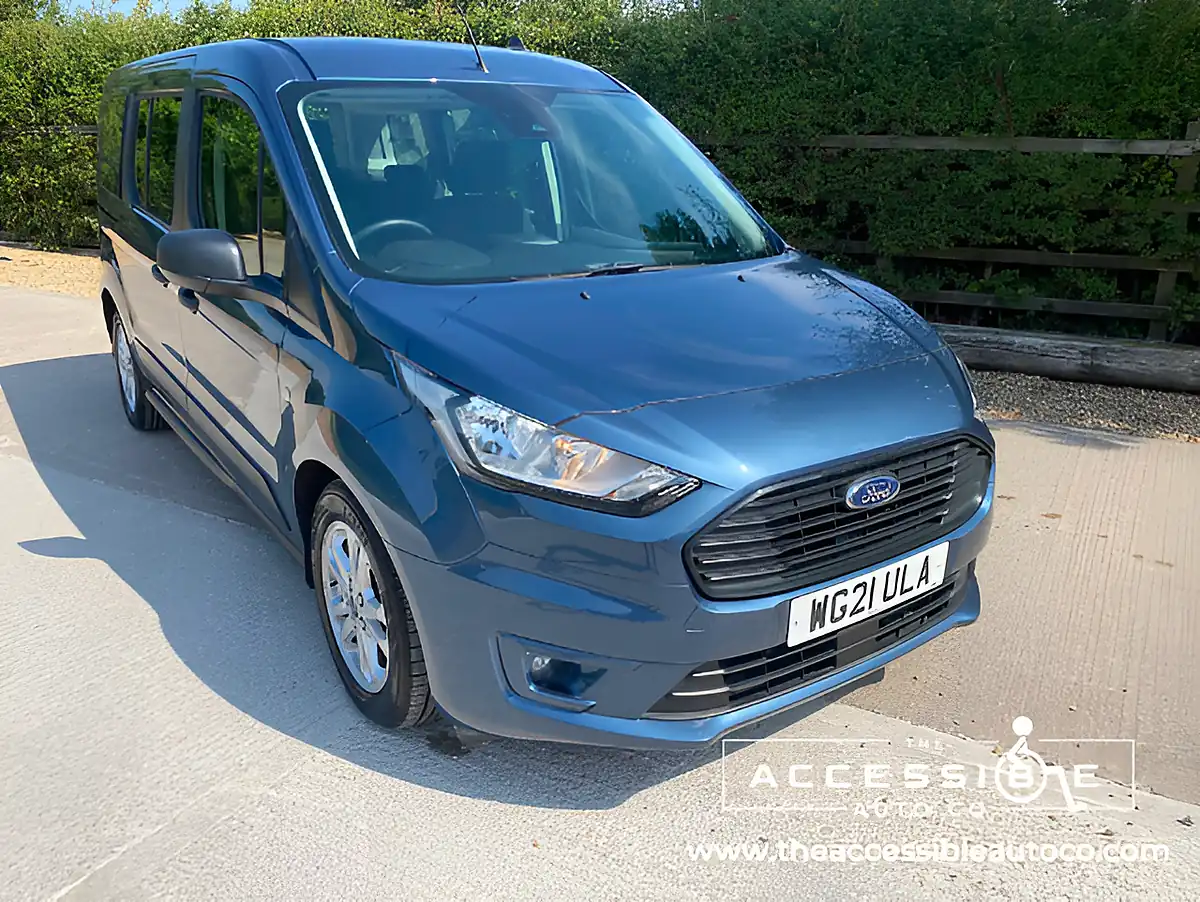 Used 2021 Ford Grand Tourneo Connect Zetec Grand Tourneo Blue - Interior and Exterior details 4