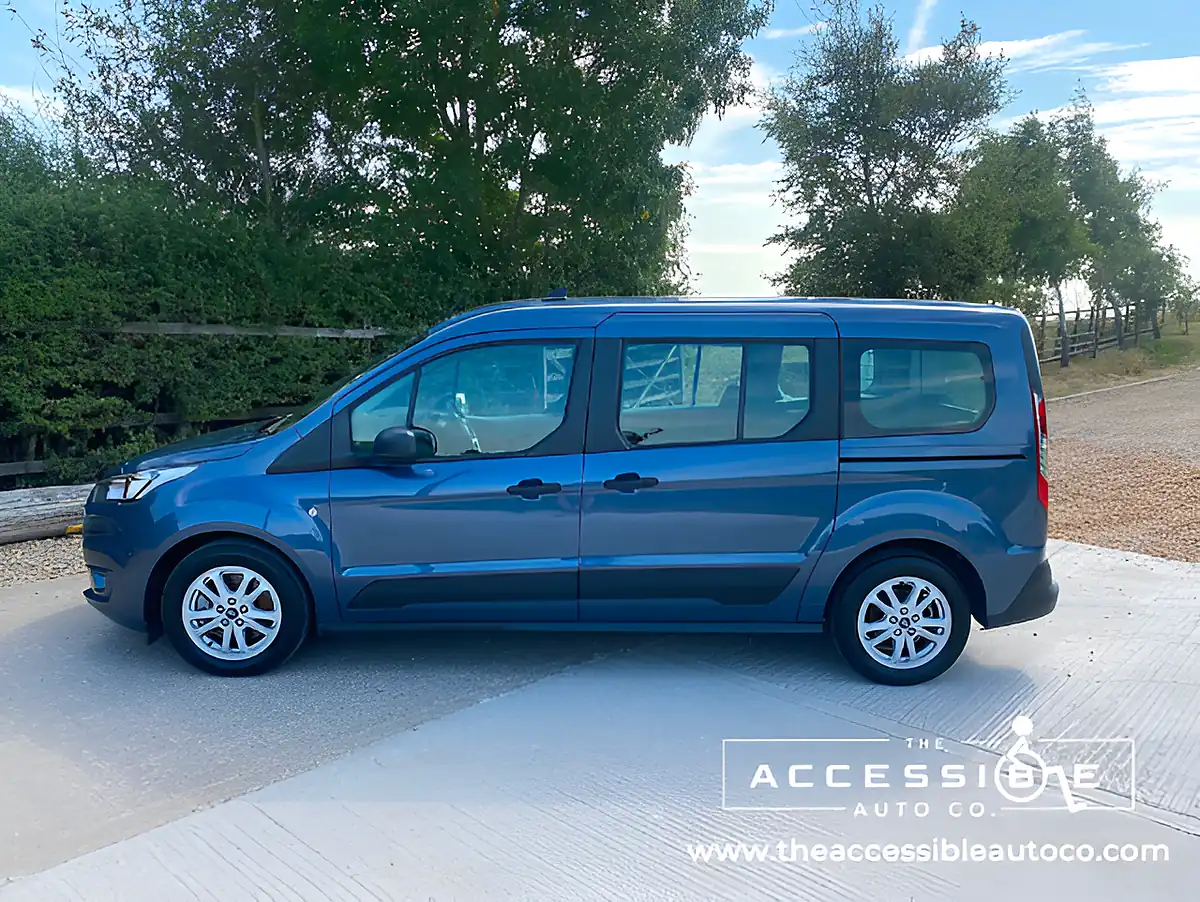 Used 2021 Ford Grand Tourneo Connect Zetec Grand Tourneo Blue - Interior and Exterior details 5