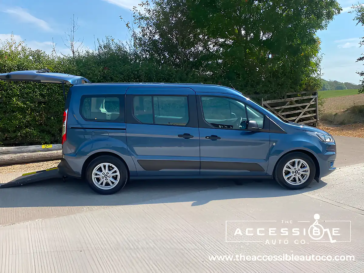 Used 2021 Ford Grand Tourneo Connect Zetec Grand Tourneo Blue - Interior and Exterior details 7