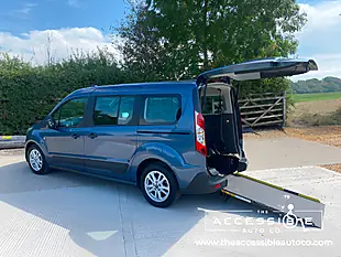 Used 2021 Ford Grand Tourneo Connect Zetec Grand Tourneo Blue - Interior and Exterior details 8