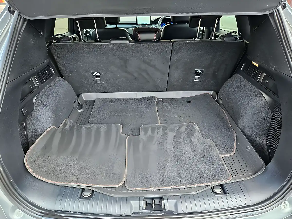 Used 2021 Ford Kuga ST-Line Silver - Interior and Exterior details 11