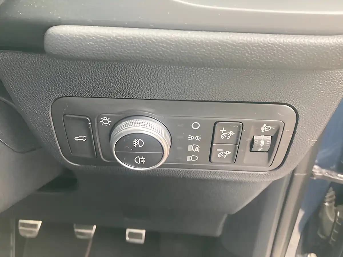 Used 2021 Ford Kuga ST-Line X Blue - Interior and Exterior details 11