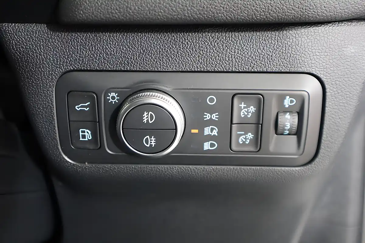 Used 2021 Ford Kuga ST-Line X White - Interior and Exterior details 19