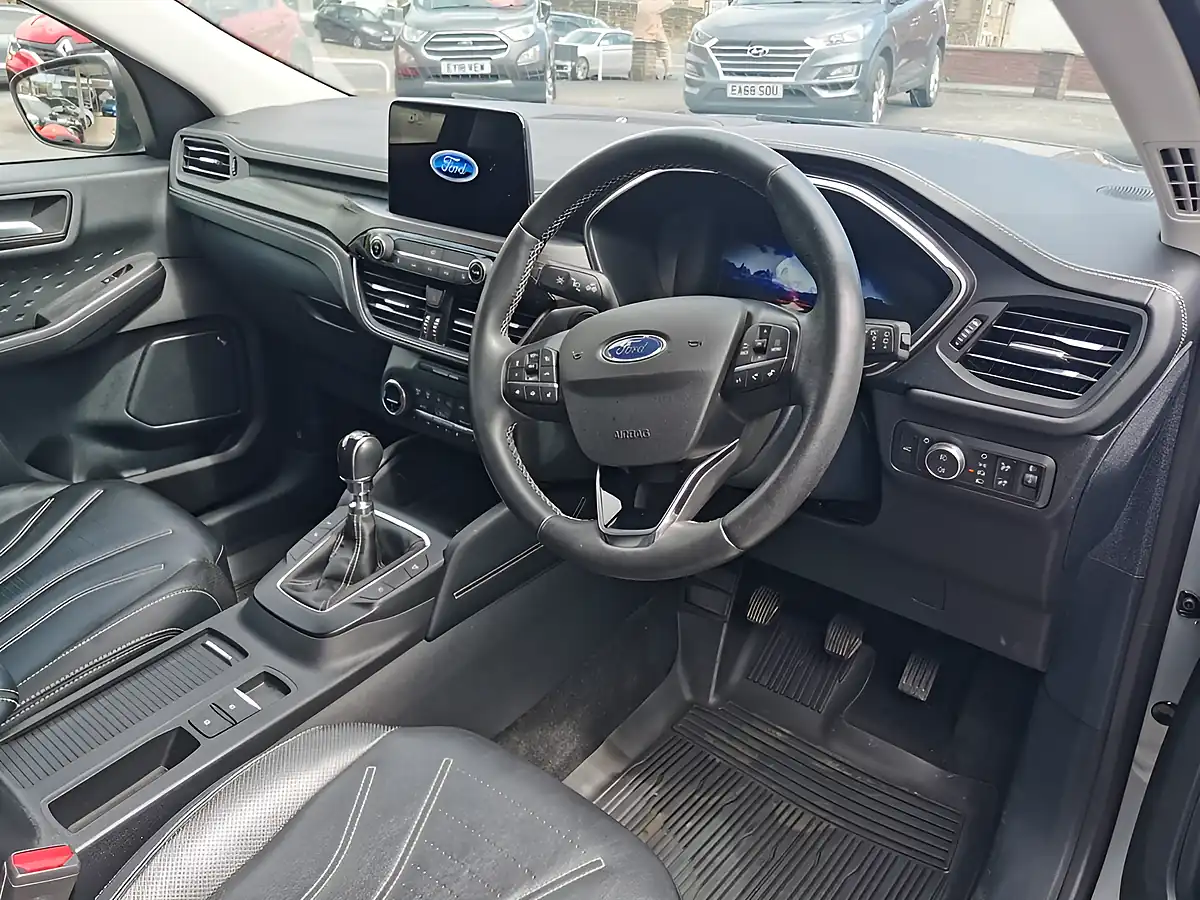 Used 2021 Ford Kuga Vignale Solar Silver - Interior and Exterior details 7