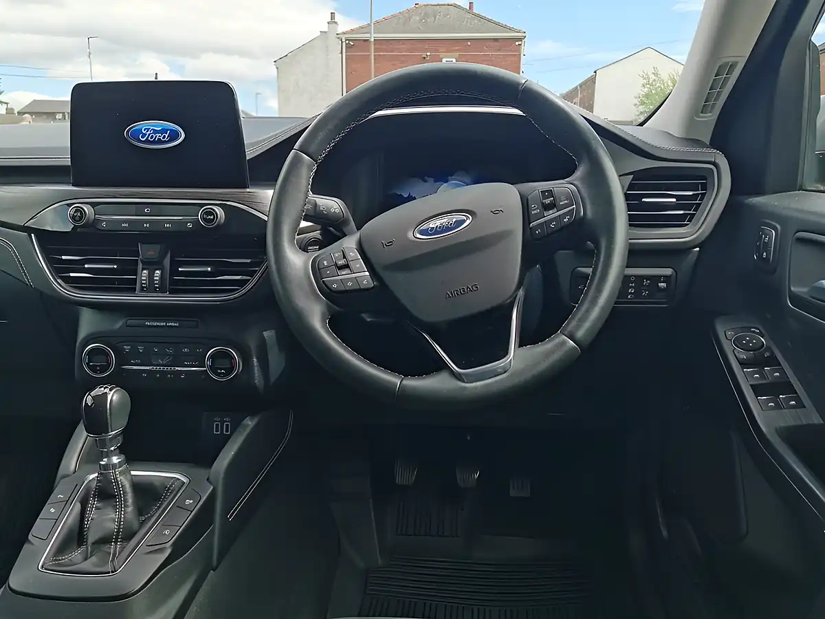 Used 2021 Ford Kuga Vignale Solar Silver - Interior and Exterior details 8