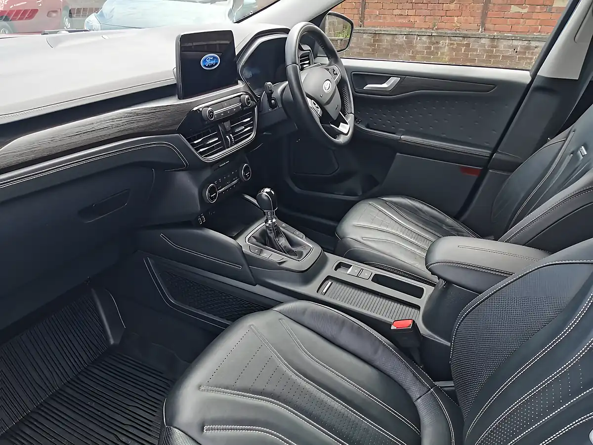 Used 2021 Ford Kuga Vignale Solar Silver - Interior and Exterior details 9