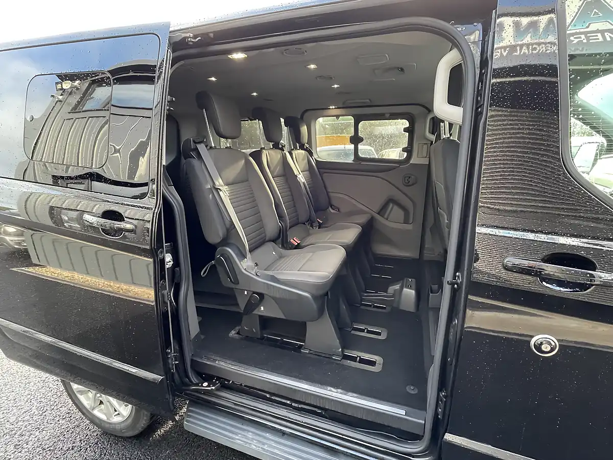 Used 2021 Ford Tourneo Custom Titanium Black - Interior and Exterior details 11