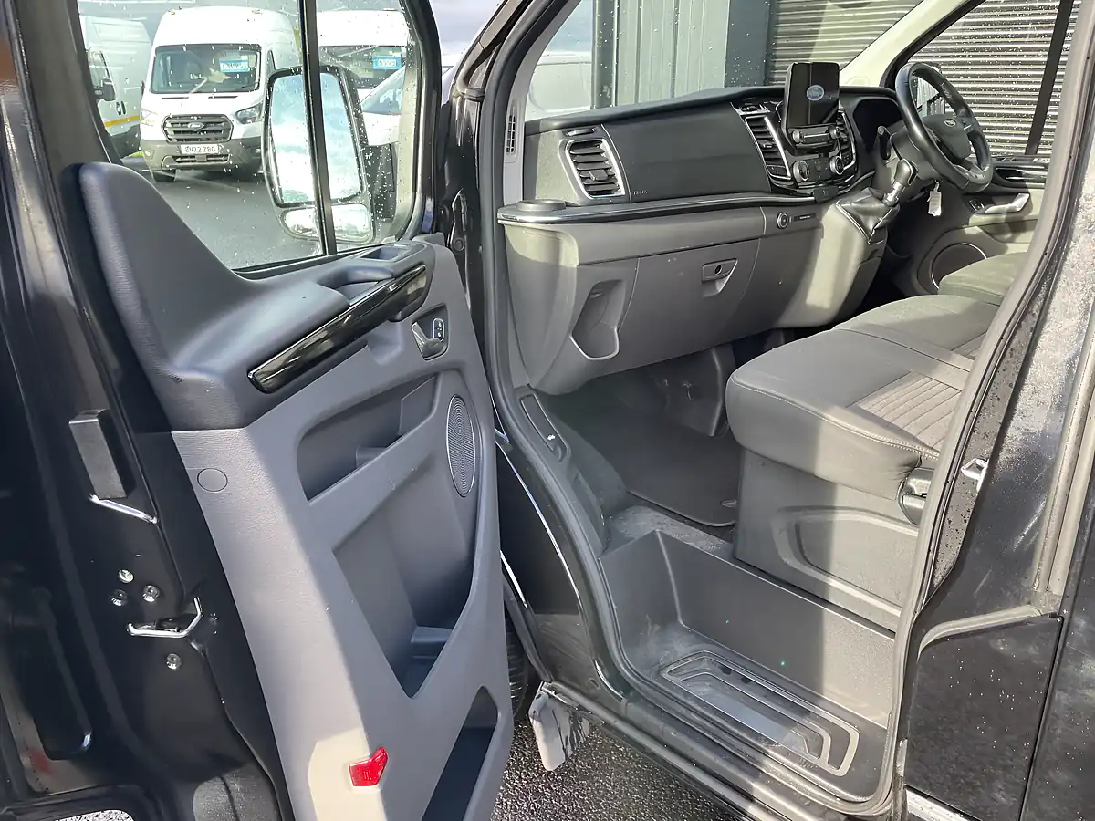 Used 2021 Ford Tourneo Custom Titanium Black - Interior and Exterior details 16