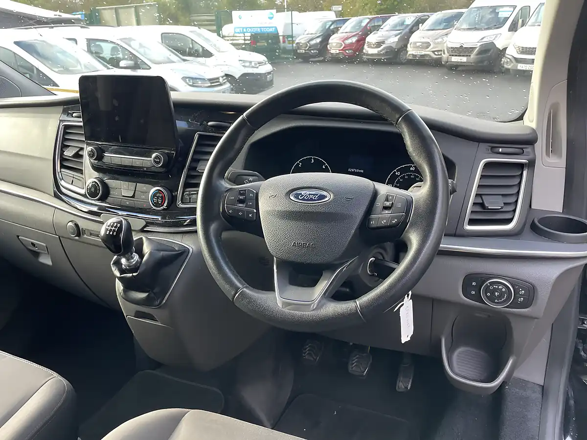 Used 2021 Ford Tourneo Custom Titanium Black - Interior and Exterior details 8