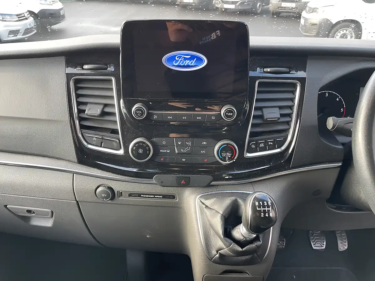 Used 2021 Ford Tourneo Custom Titanium Black - Interior and Exterior details 9