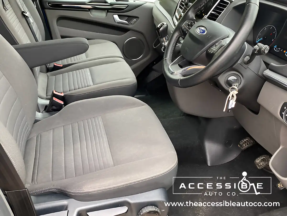 Used 2021 Ford Tourneo Custom Titanium Blue - Interior and Exterior details 12