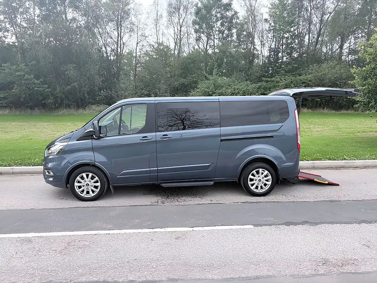 Used 2021 Ford Tourneo Custom Titanium Lwb Chrome Blue - Front View