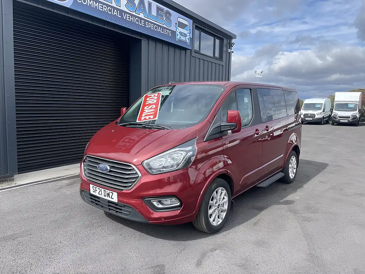Used 2021 Ford Tourneo Custom Titanium Red - Front View