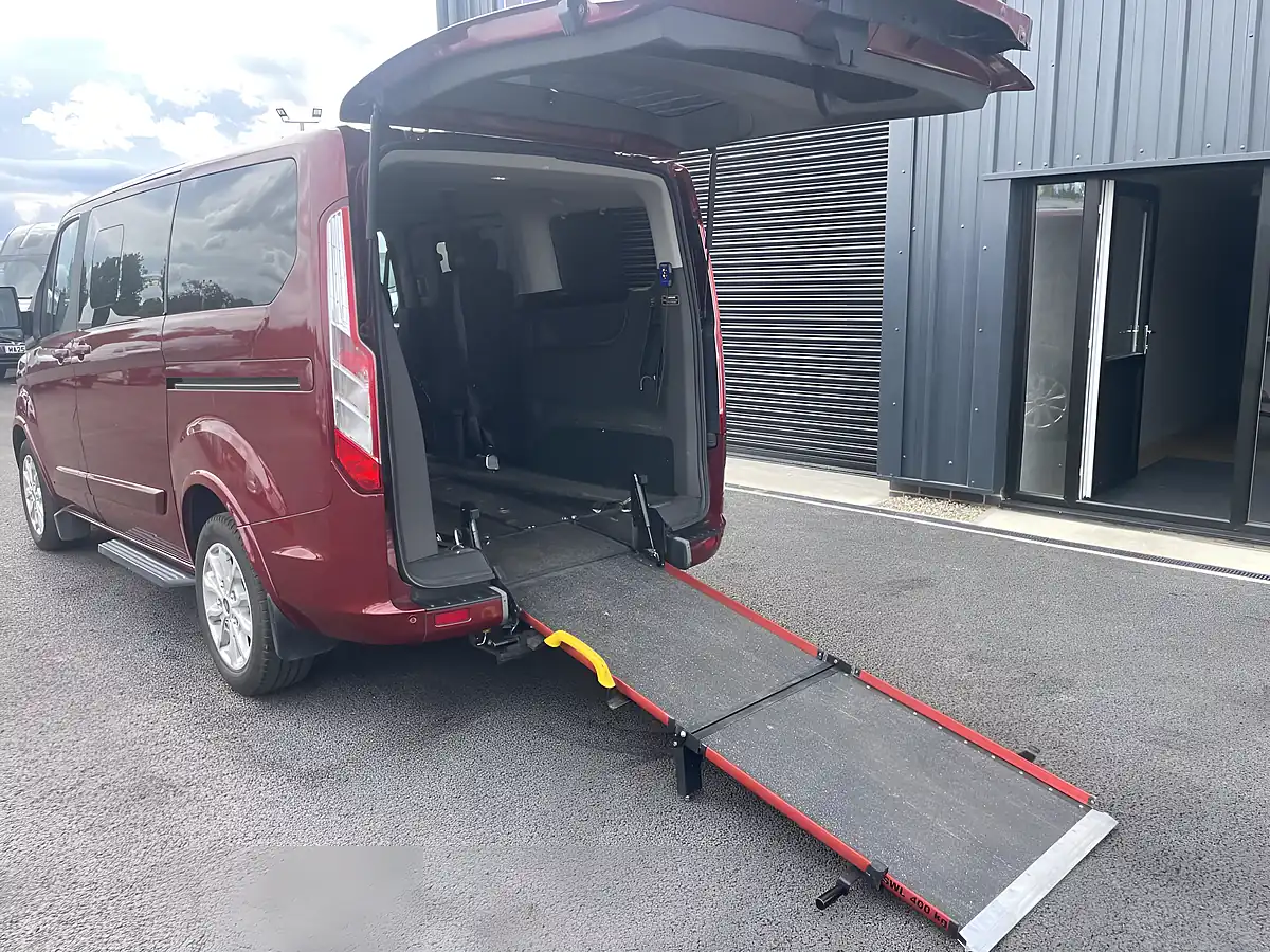 Used 2021 Ford Tourneo Custom Titanium Red - Interior and Exterior details 7