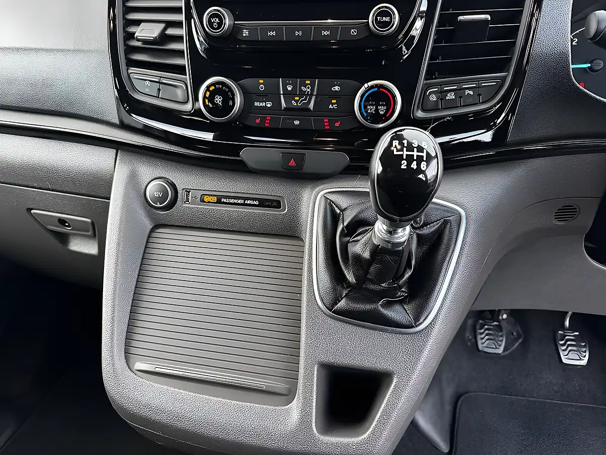 Used 2021 Ford Tourneo Custom Zetec Frozen White - Interior and Exterior details 10