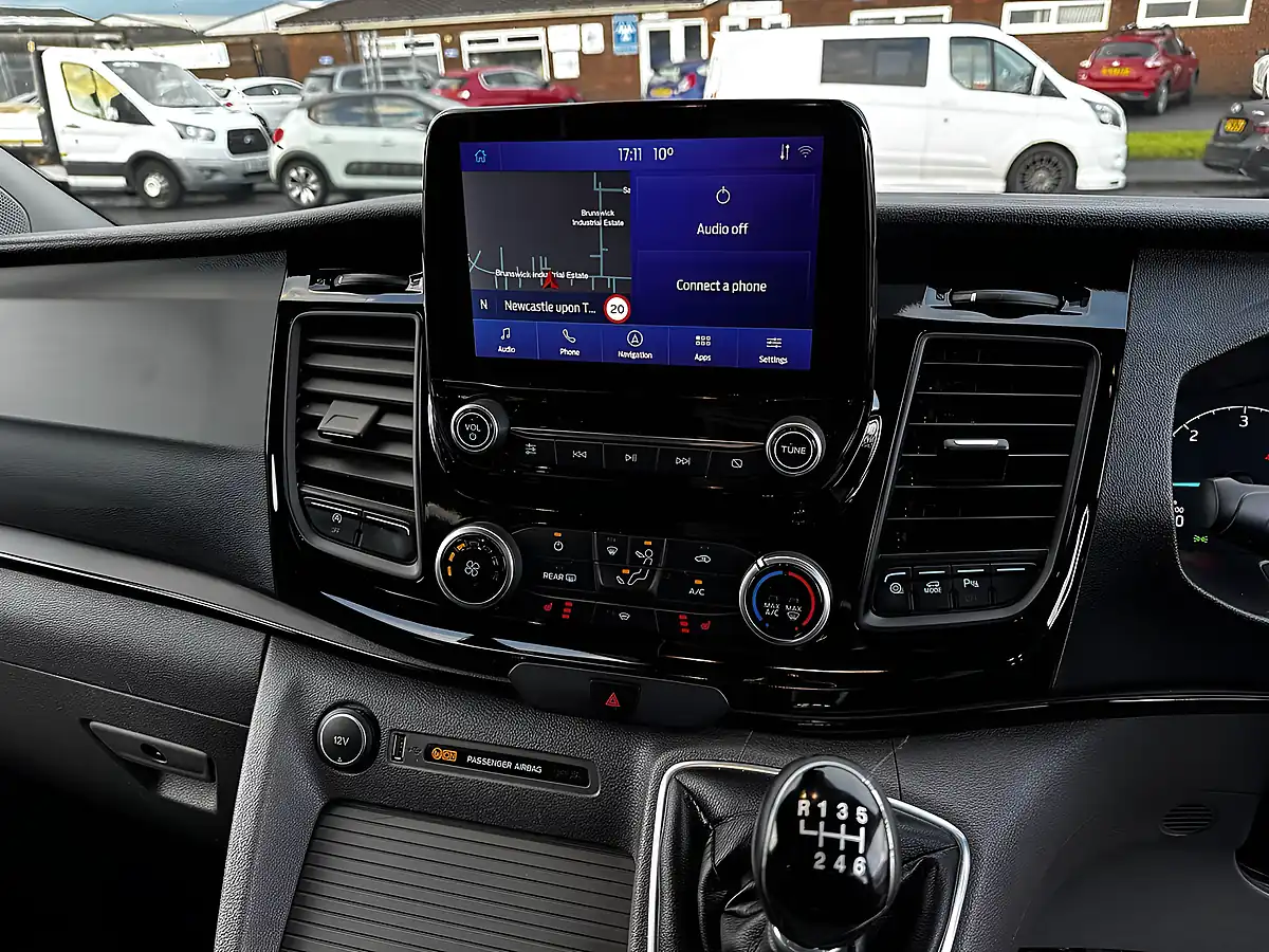 Used 2021 Ford Tourneo Custom Zetec Frozen White - Interior and Exterior details 11