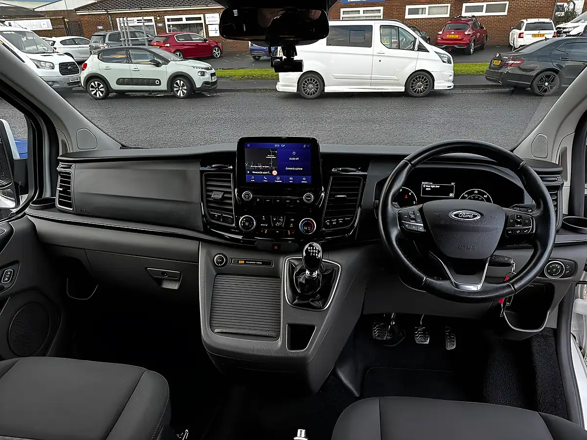 Used 2021 Ford Tourneo Custom Zetec Frozen White - Interior and Exterior details 12
