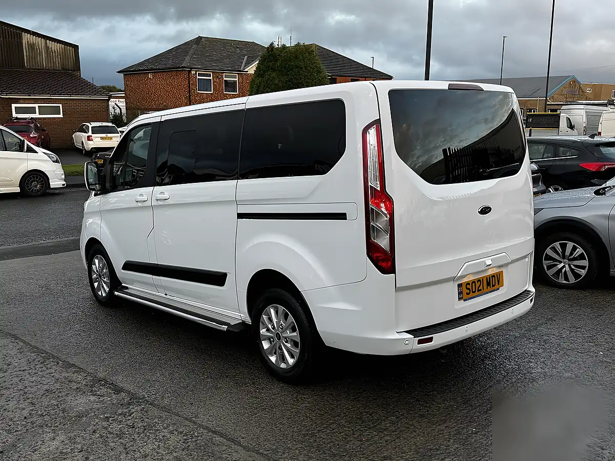 Used 2021 Ford Tourneo Custom Zetec Frozen White - Interior and Exterior details 16