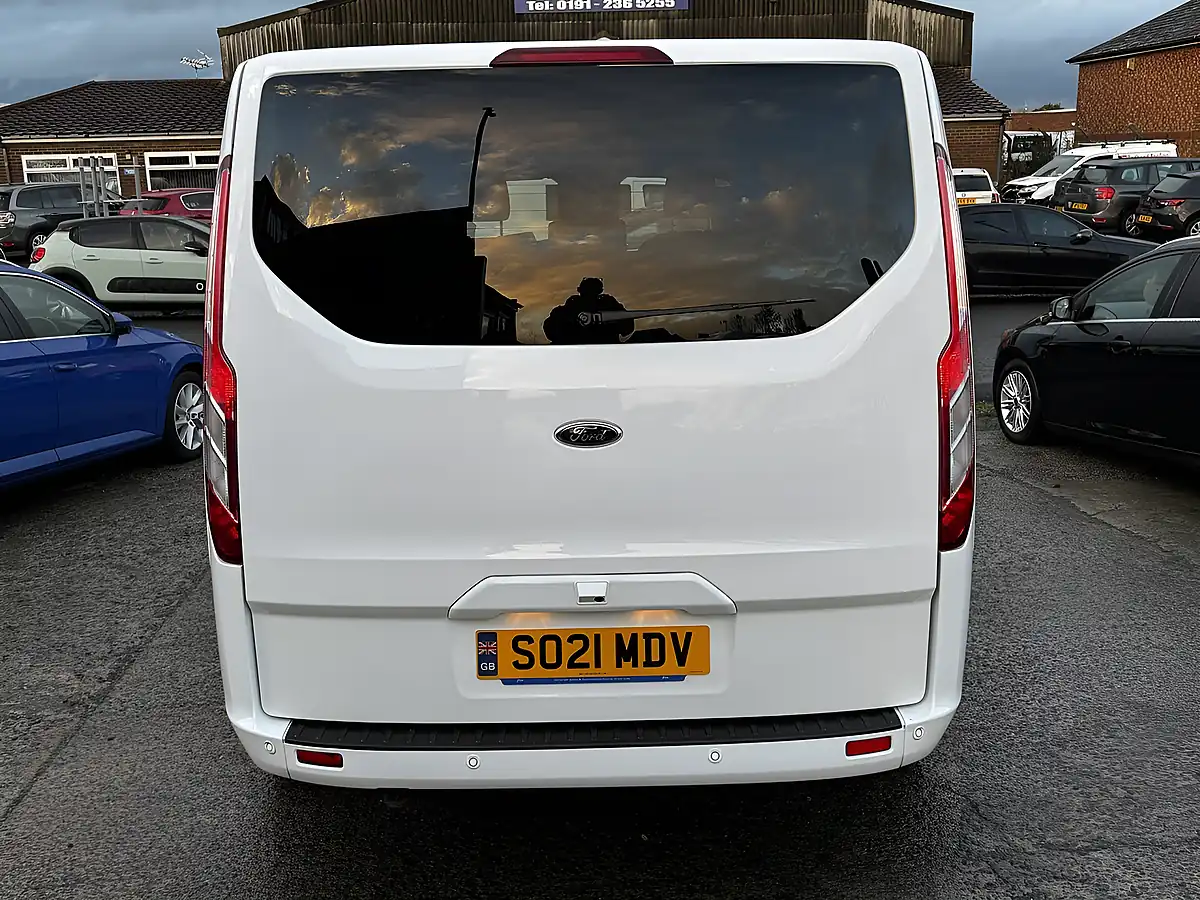 Used 2021 Ford Tourneo Custom Zetec Frozen White - Interior and Exterior details 17