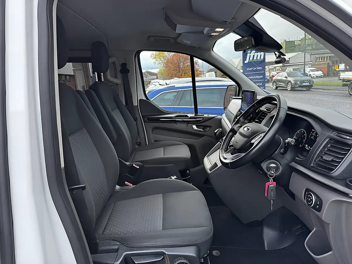 Used 2021 Ford Tourneo Custom Zetec Frozen White - Interior and Exterior details 19