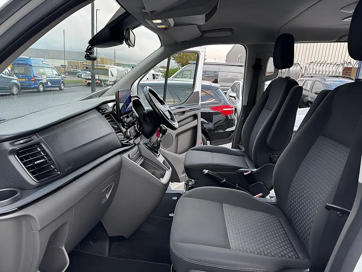 Used 2021 Ford Tourneo Custom Zetec Frozen White - Interior and Exterior details 8