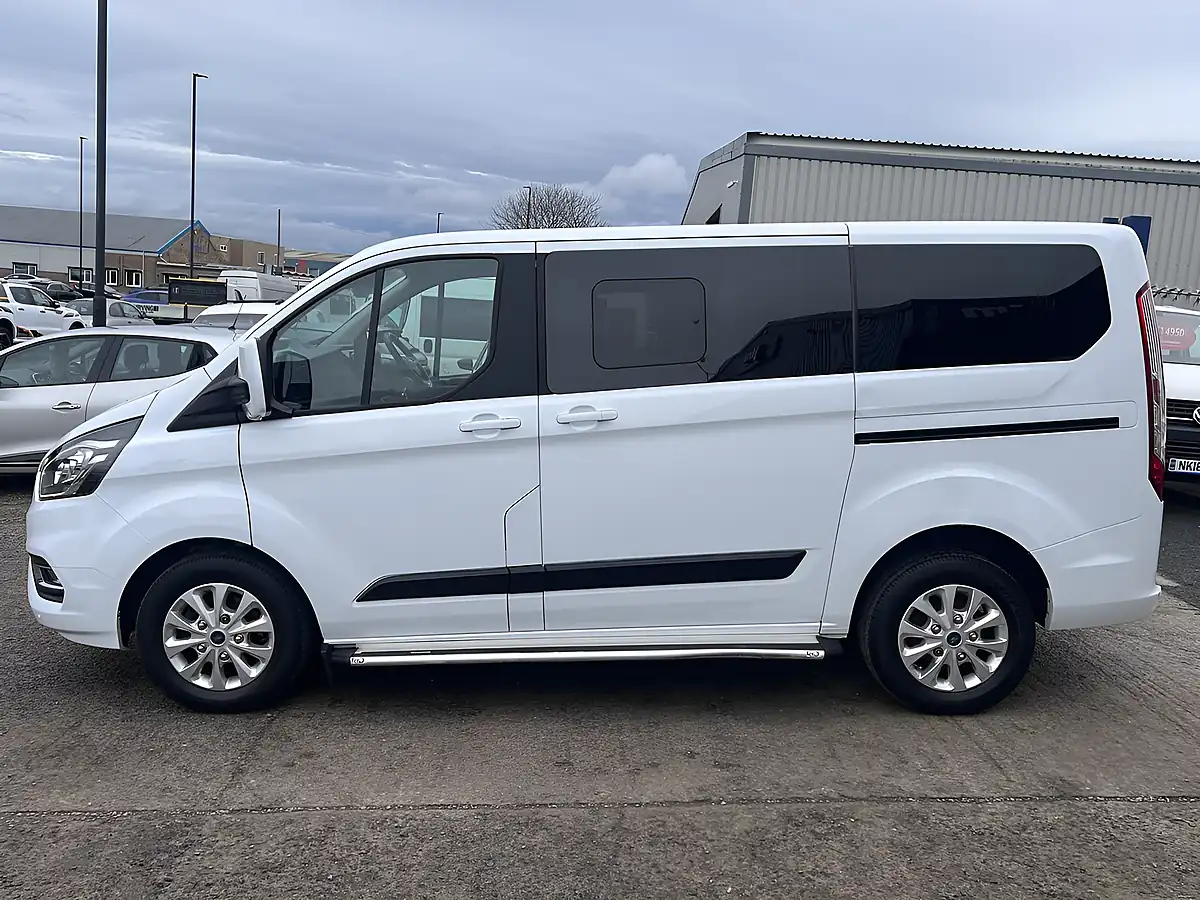 Used 2021 Ford Tourneo Custom Zetec Frozen White - Interior and Exterior details 10