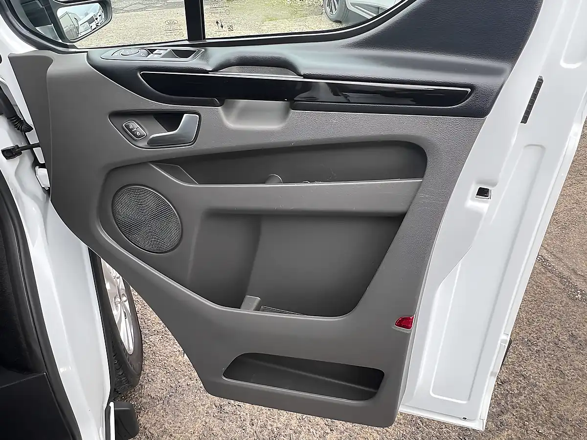 Used 2021 Ford Tourneo Custom Zetec Frozen White - Interior and Exterior details 18