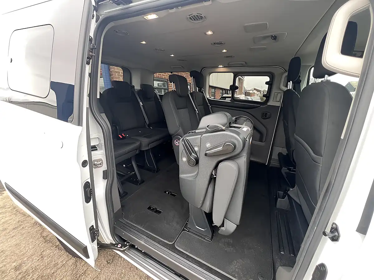 Used 2021 Ford Tourneo Custom Zetec Frozen White - Interior and Exterior details 20