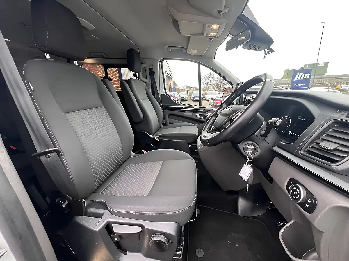 Used 2021 Ford Tourneo Custom Zetec Frozen White - Interior and Exterior details 3