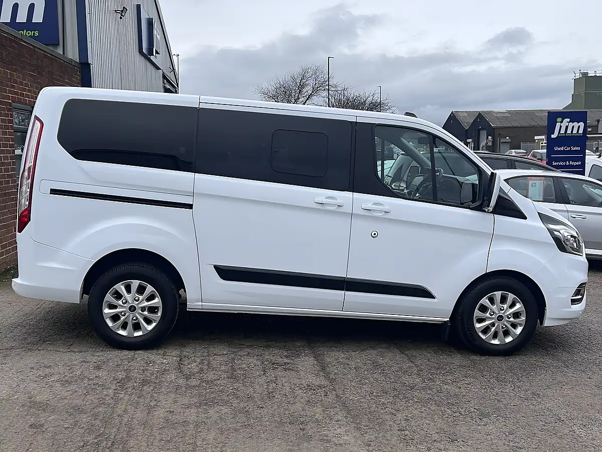 Used 2021 Ford Tourneo Custom Zetec Frozen White - Interior and Exterior details 6