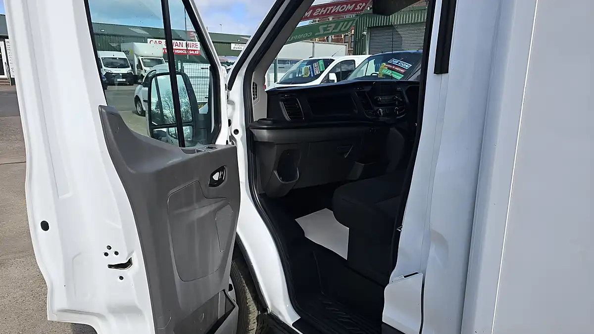 Used 2021 Ford Transit 350 Luton L4 White - Interior and Exterior details 12
