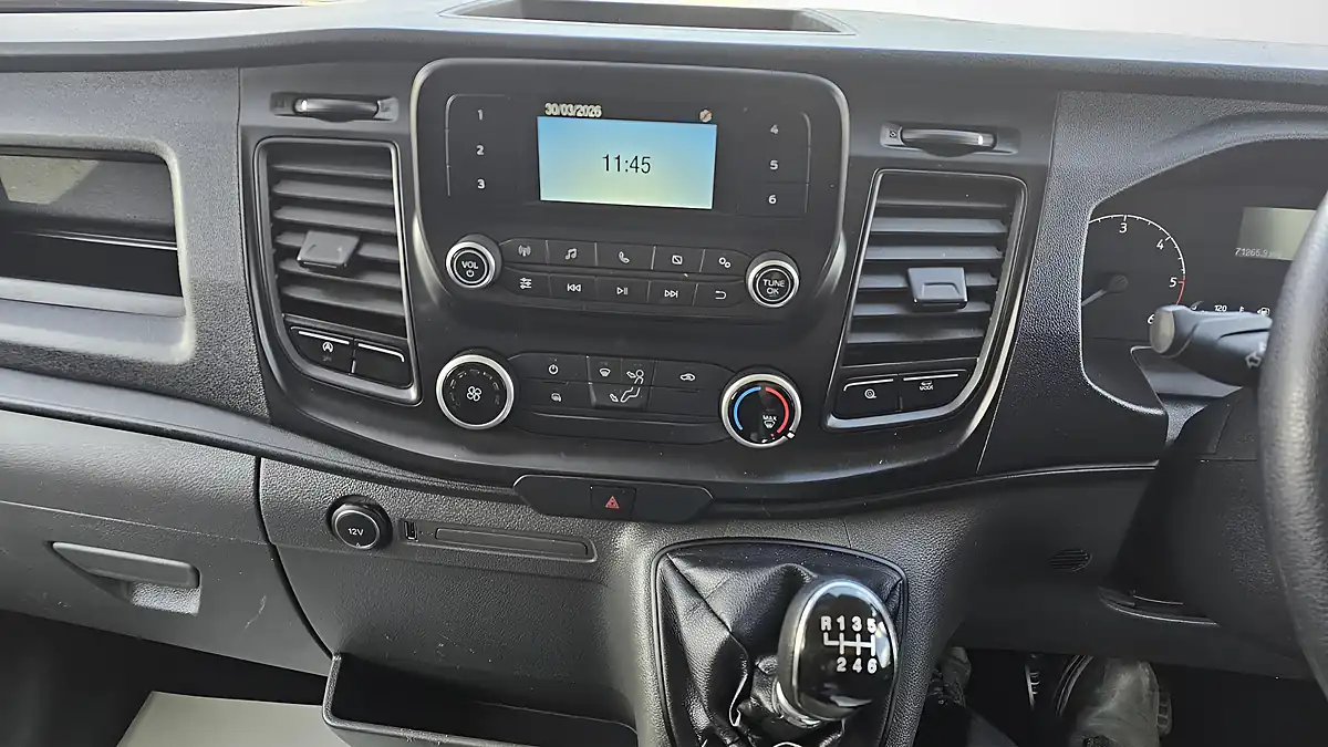 Used 2021 Ford Transit 350 Luton L4 White - Interior and Exterior details 18