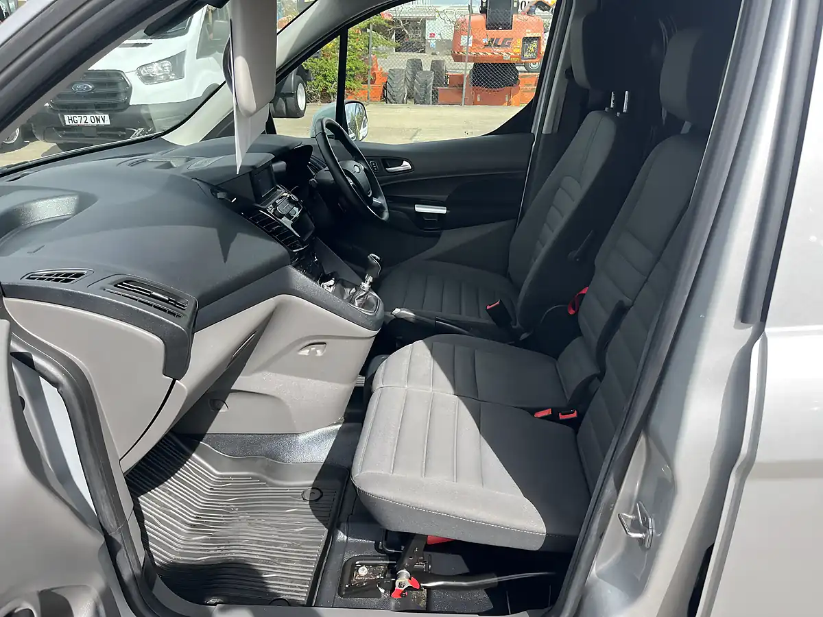 Used 2021 Ford Transit Connect 200 Limited Silver - Interior and Exterior details 16