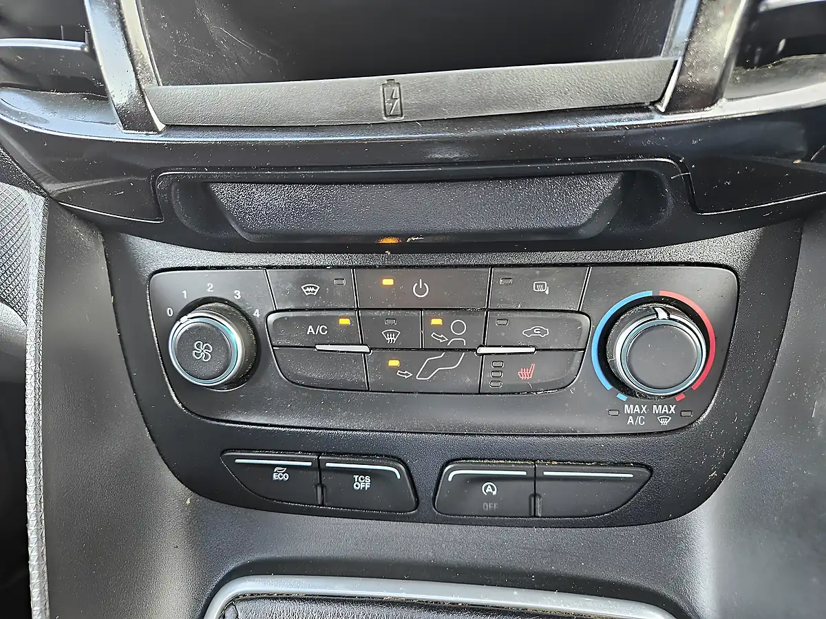 Used 2021 Ford Transit Connect Limited Frozen White - Interior and Exterior details 16