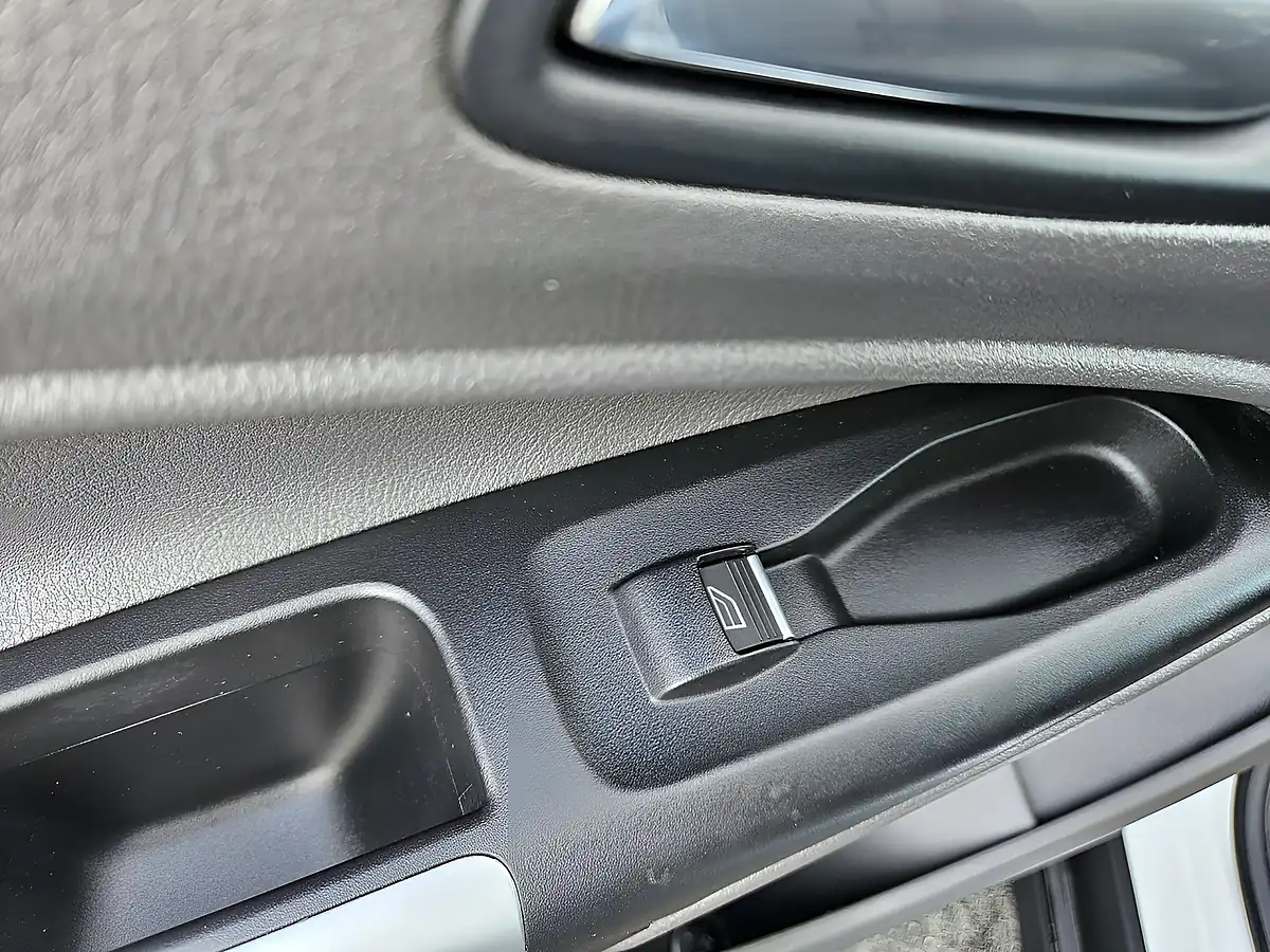 Used 2021 Ford Transit Connect Limited Frozen White - Interior and Exterior details 18