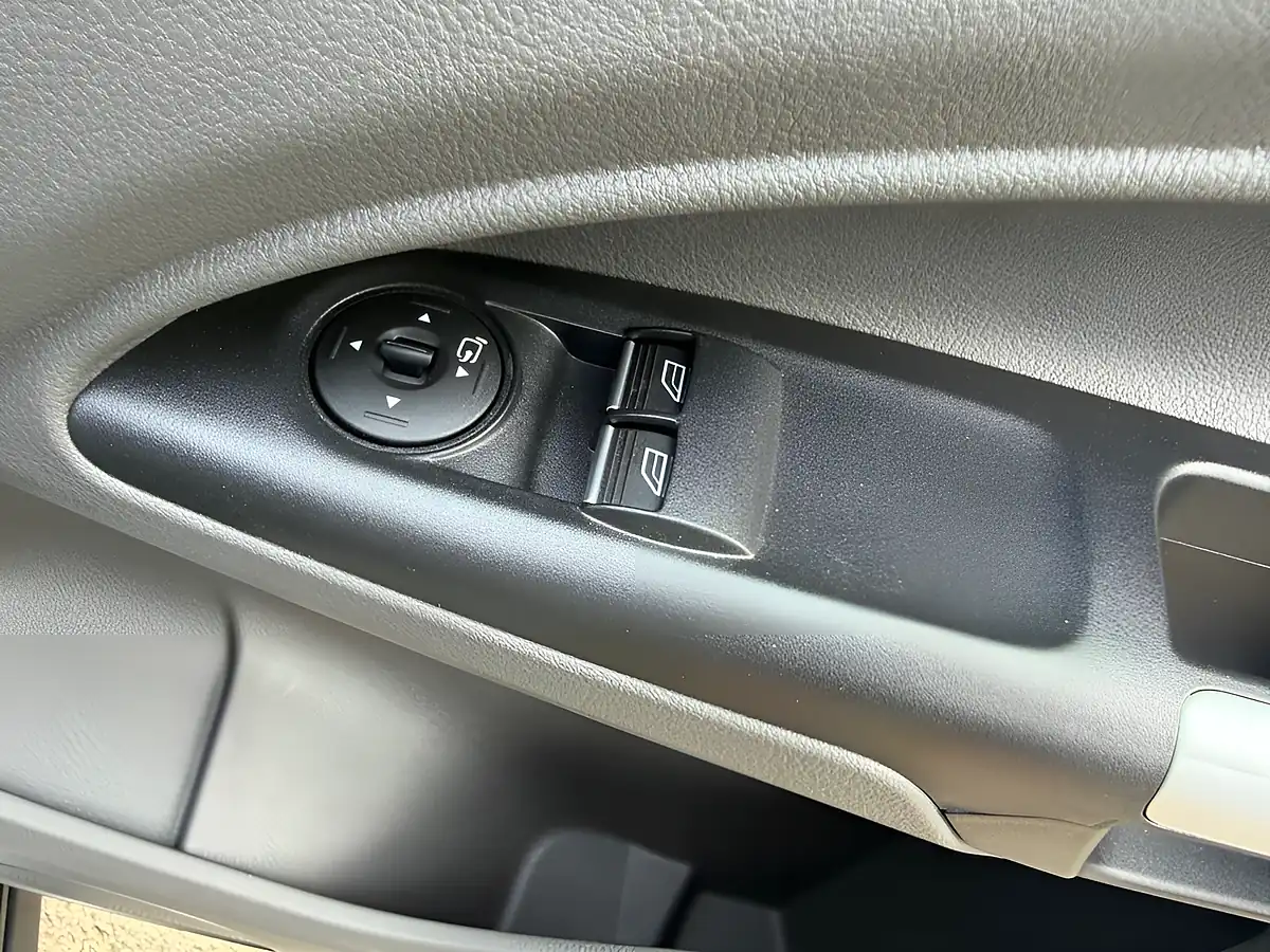 Used 2021 Ford Transit Connect Limited Silver - Interior and Exterior details 14