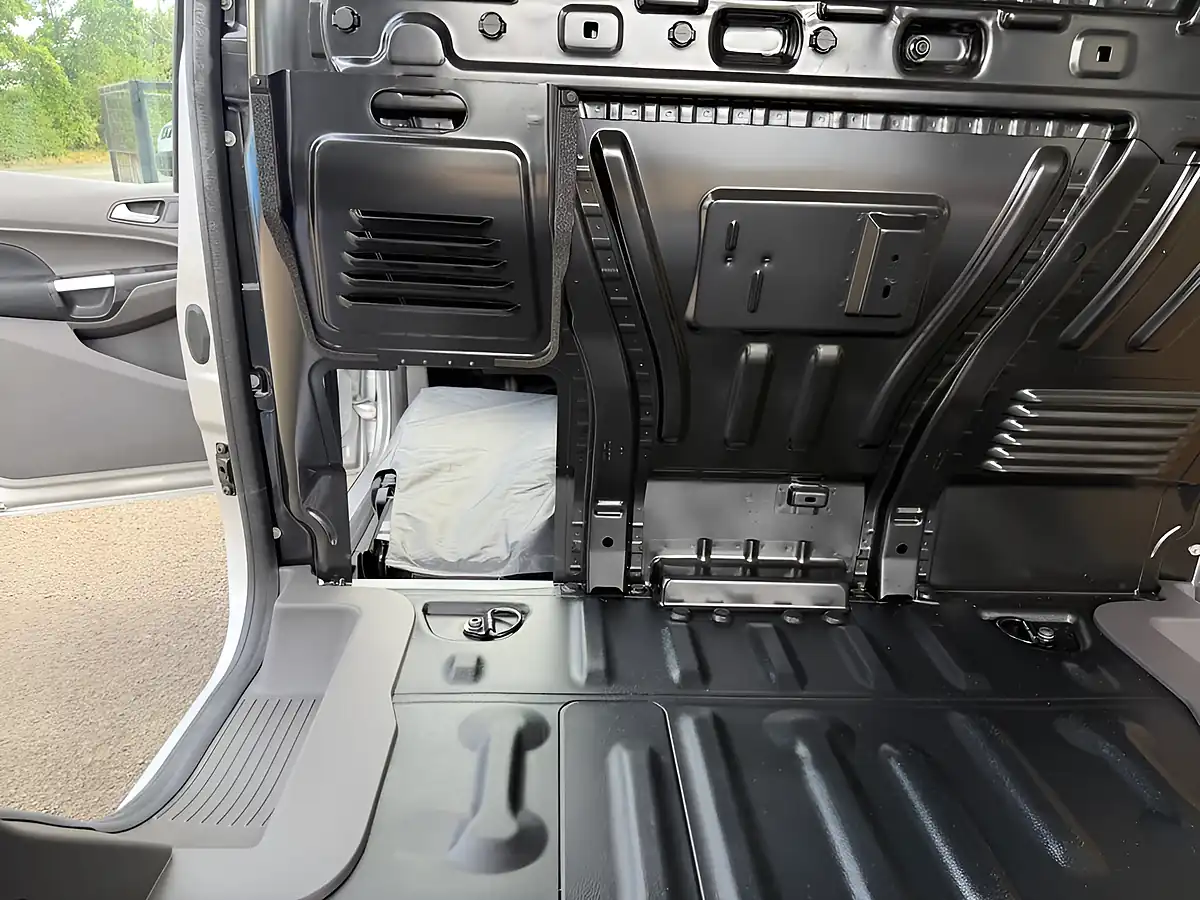 Used 2021 Ford Transit Connect Limited Silver - Interior and Exterior details 18