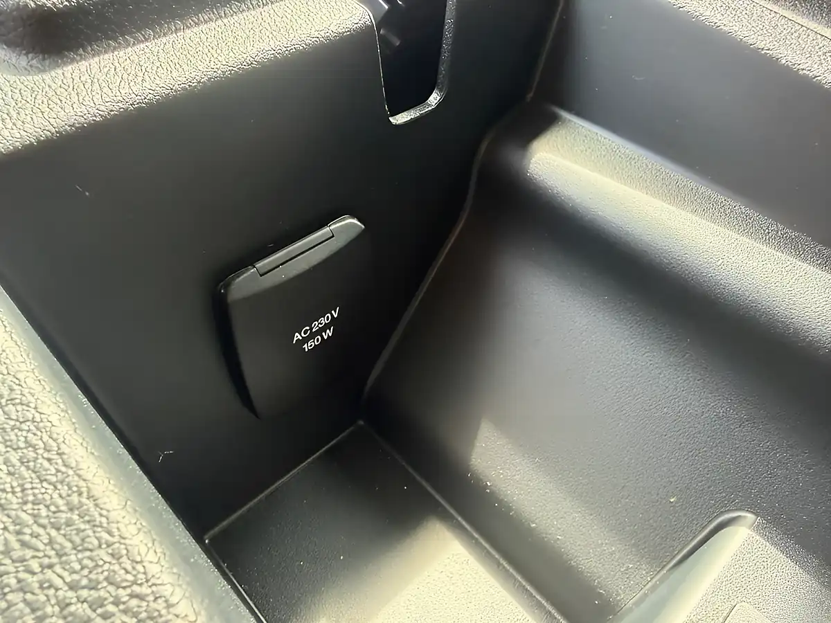 Used 2021 Ford Transit Connect Limited Silver - Interior and Exterior details 8