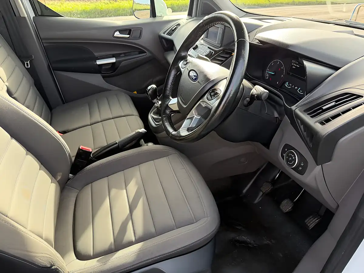 Used 2021 Ford Transit Connect Limited White - Interior and Exterior details 16