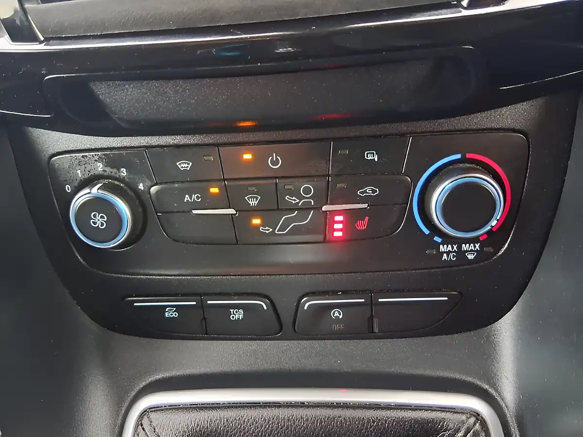Used 2021 Ford Transit Connect Limited White - Interior and Exterior details 15