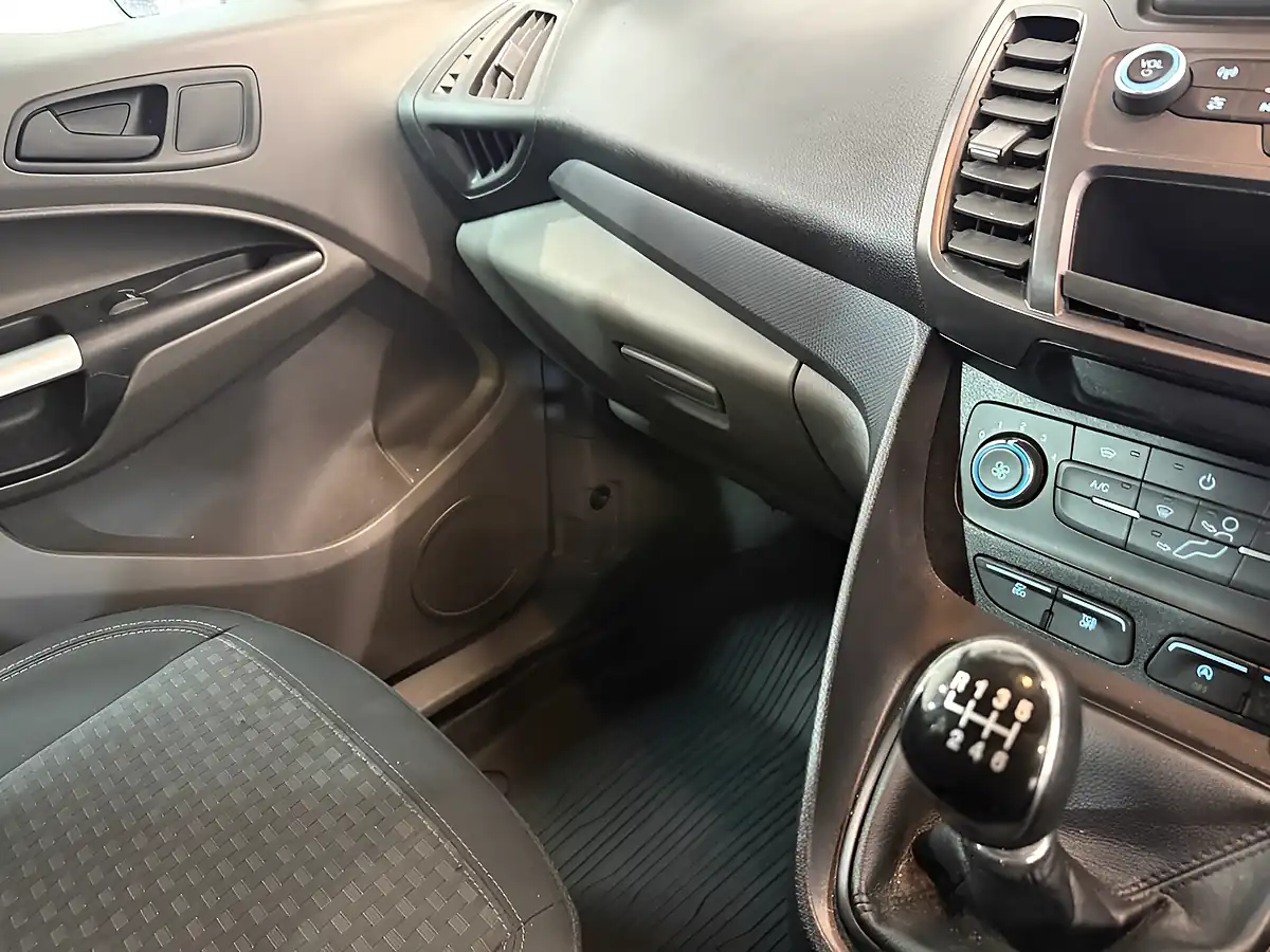 Used 2021 Ford Transit Connect Trend White - Interior and Exterior details 14