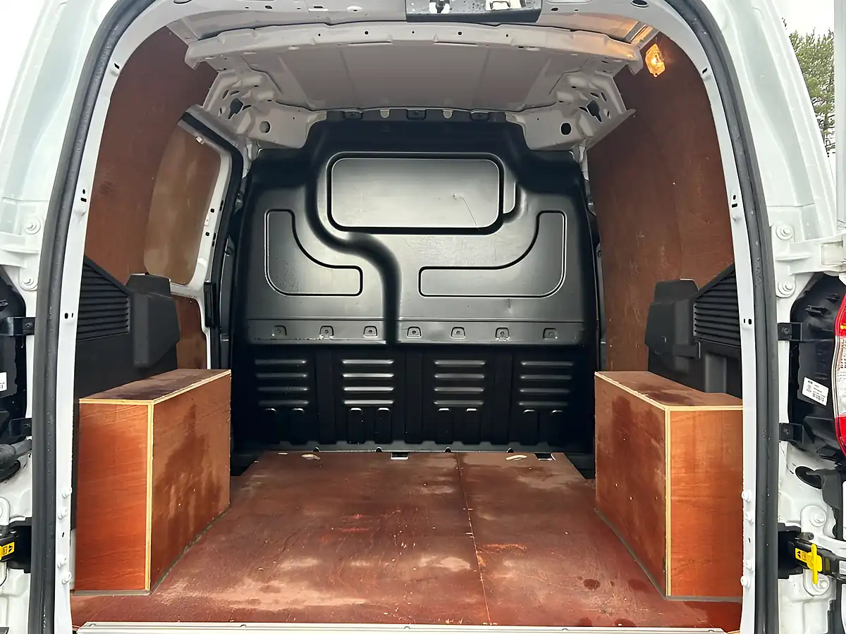 Used 2021 Ford Transit Courier Leader Frozen White - Interior and Exterior details 10