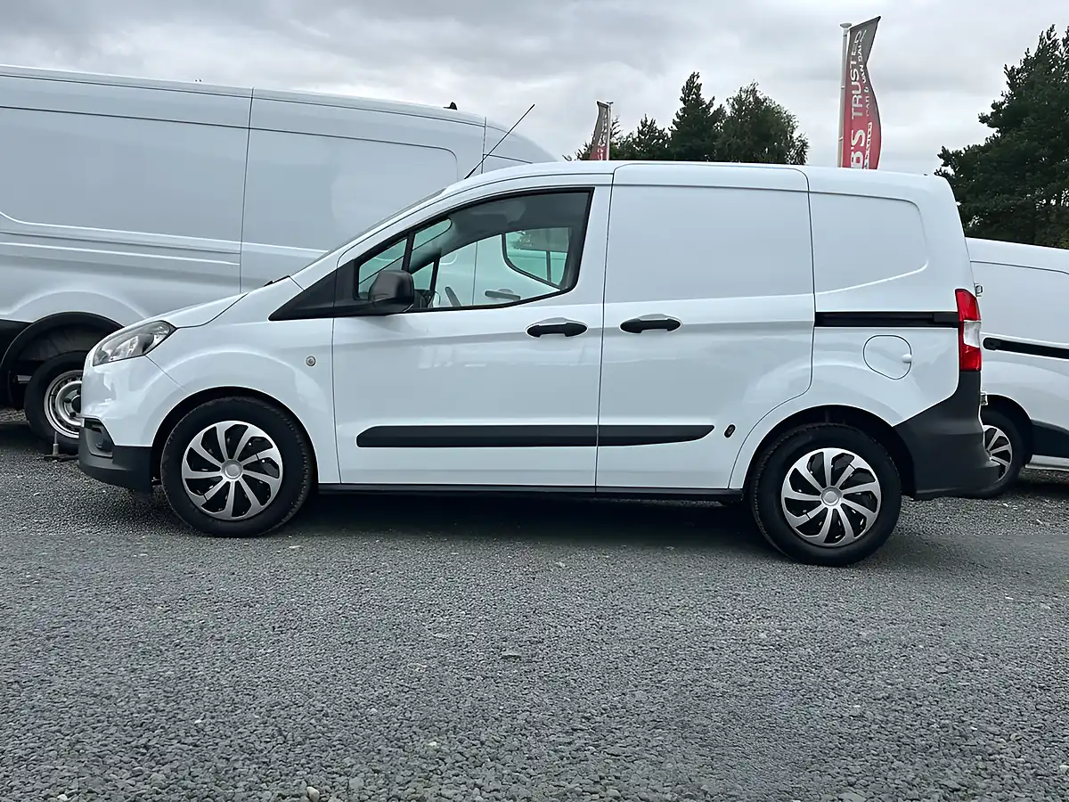 Used 2021 Ford Transit Courier Leader Frozen White - Interior and Exterior details 12