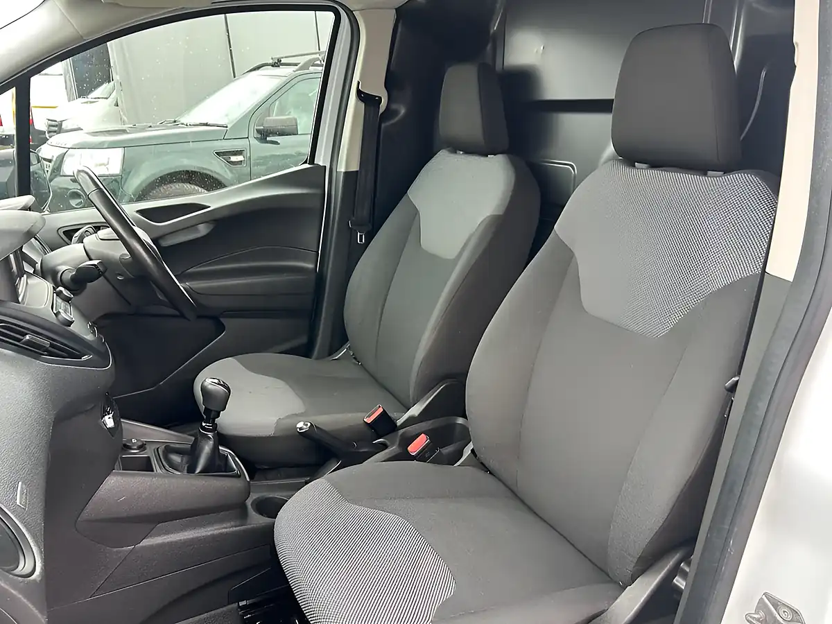 Used 2021 Ford Transit Courier Leader Frozen White - Interior and Exterior details 19
