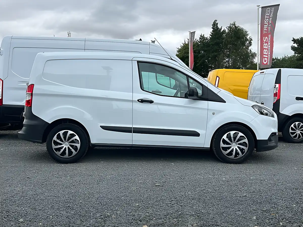 Used 2021 Ford Transit Courier Leader Frozen White - Interior and Exterior details 4