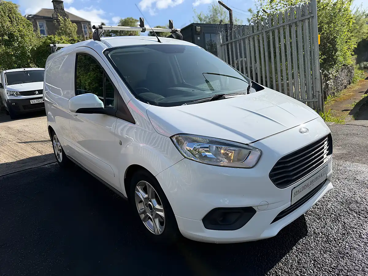 Used 2021 Ford Transit Courier Limited Frozen White - Interior and Exterior details 11