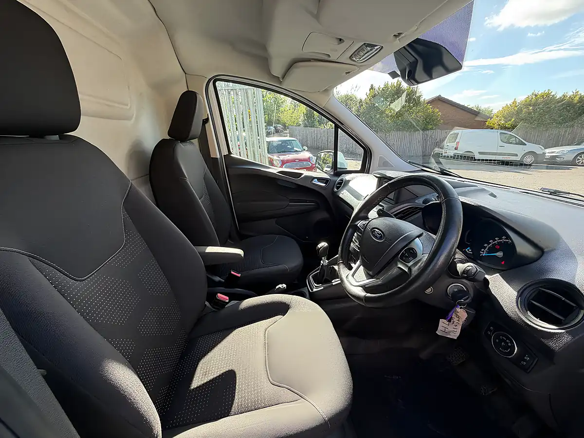Used 2021 Ford Transit Courier Limited Frozen White - Interior and Exterior details 13