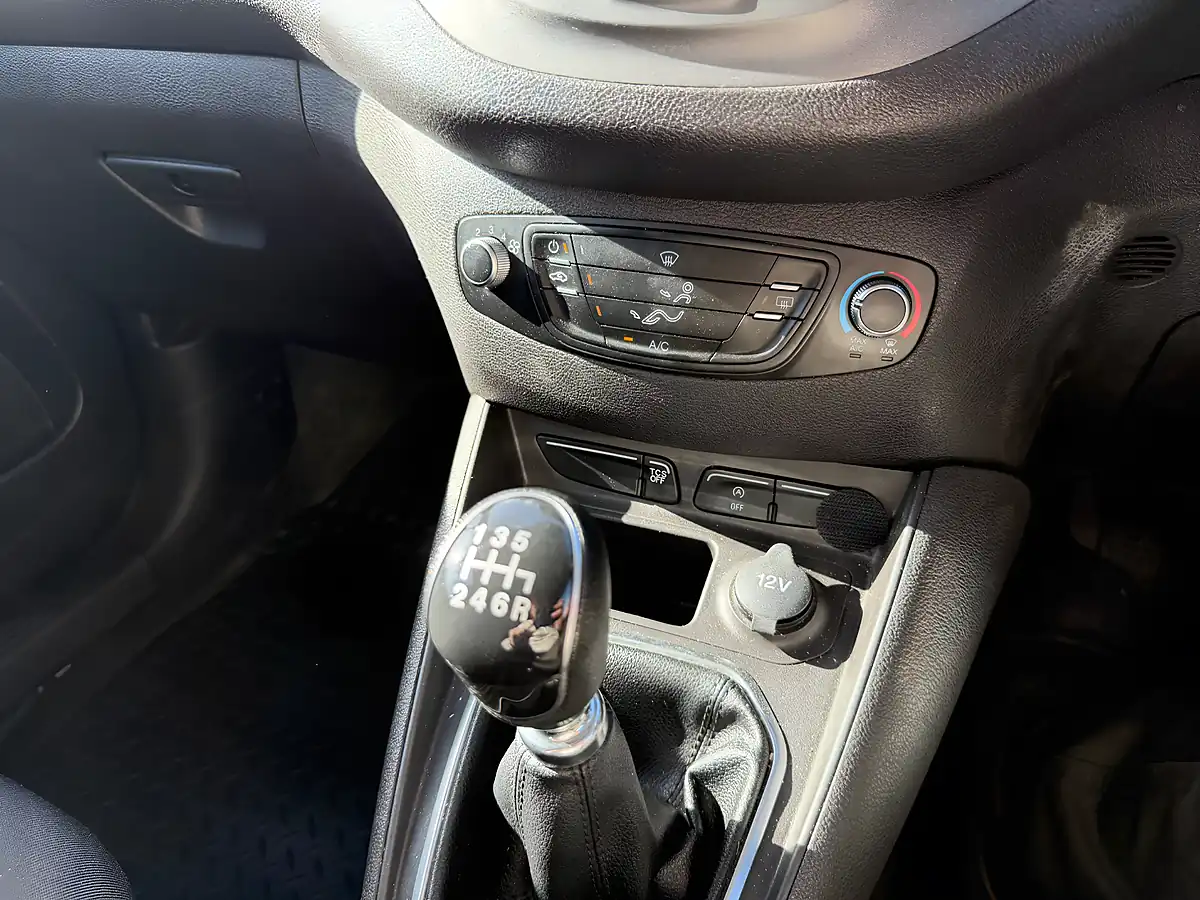 Used 2021 Ford Transit Courier Limited Frozen White - Interior and Exterior details 16