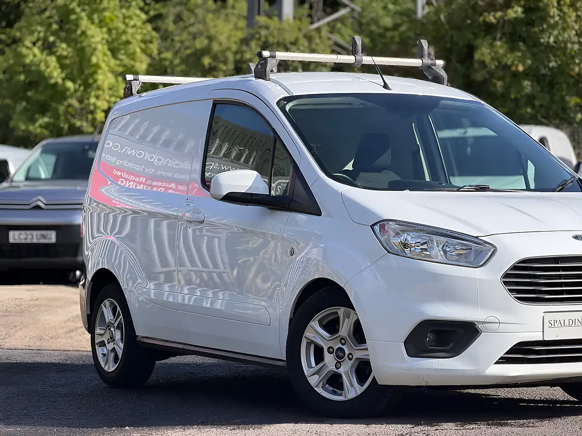 Used 2021 Ford Transit Courier Limited Frozen White - Interior and Exterior details 3