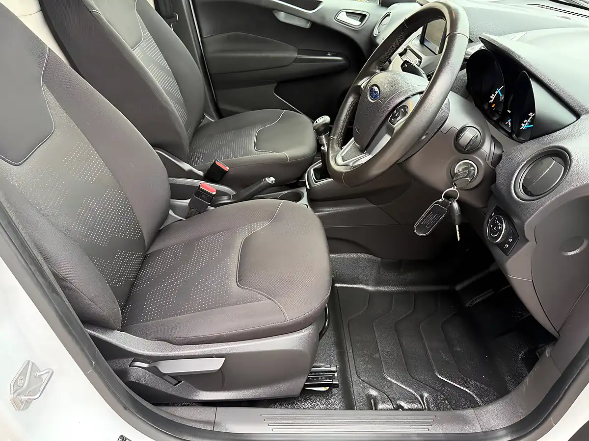 Used 2021 Ford Transit Courier Limited L1 White - Interior and Exterior details 13